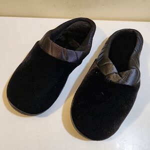 ISOTONER black Arch Contour memory foam Black Slippers size 7.5-8